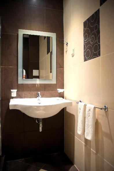 Hotel Victoria Panagyurishte Bagian luar foto