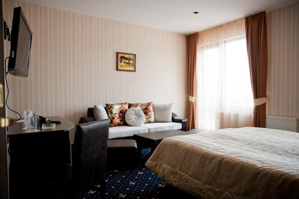 Hotel Victoria Panagyurishte Bagian luar foto