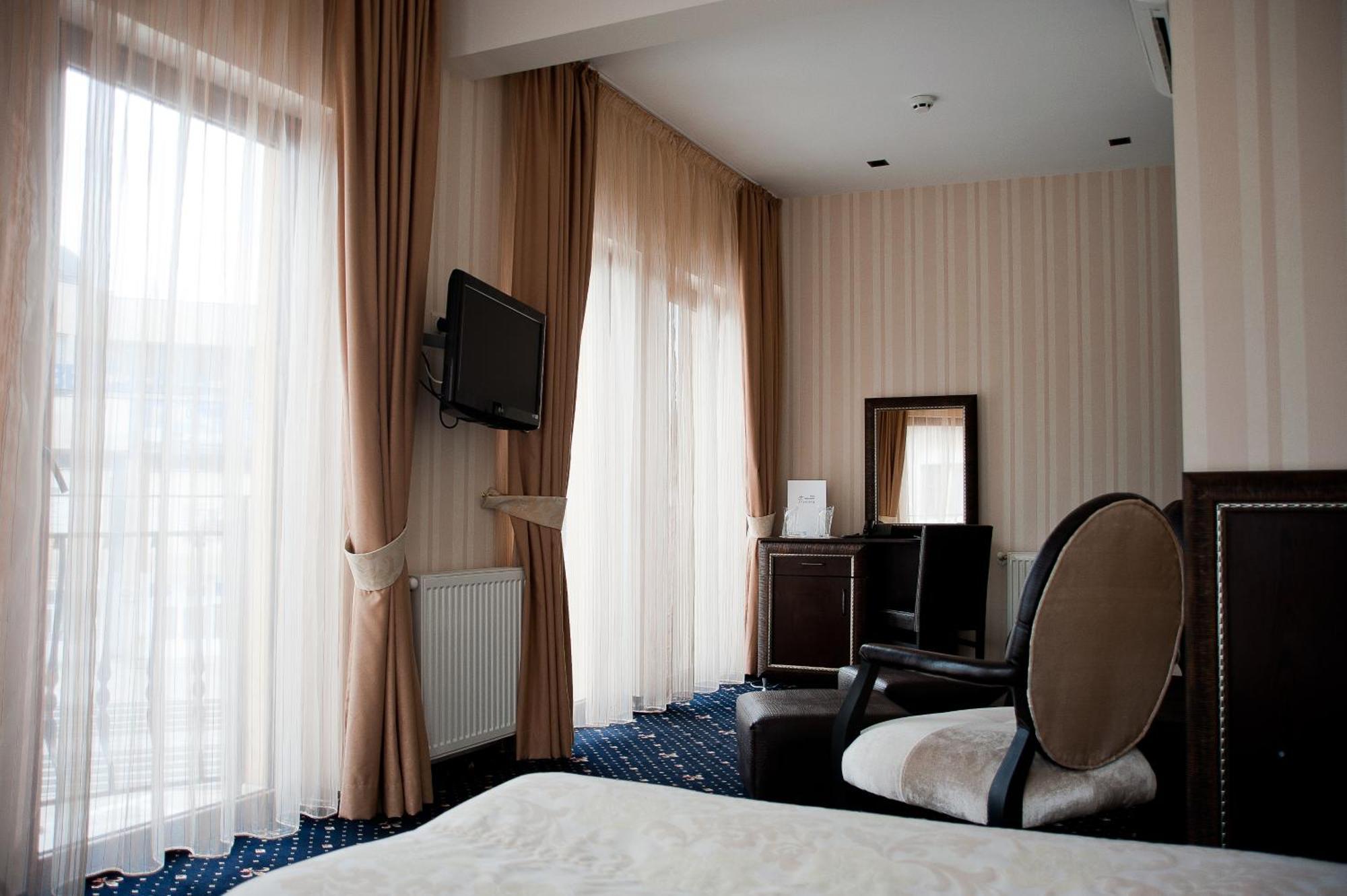 Hotel Victoria Panagyurishte Bagian luar foto