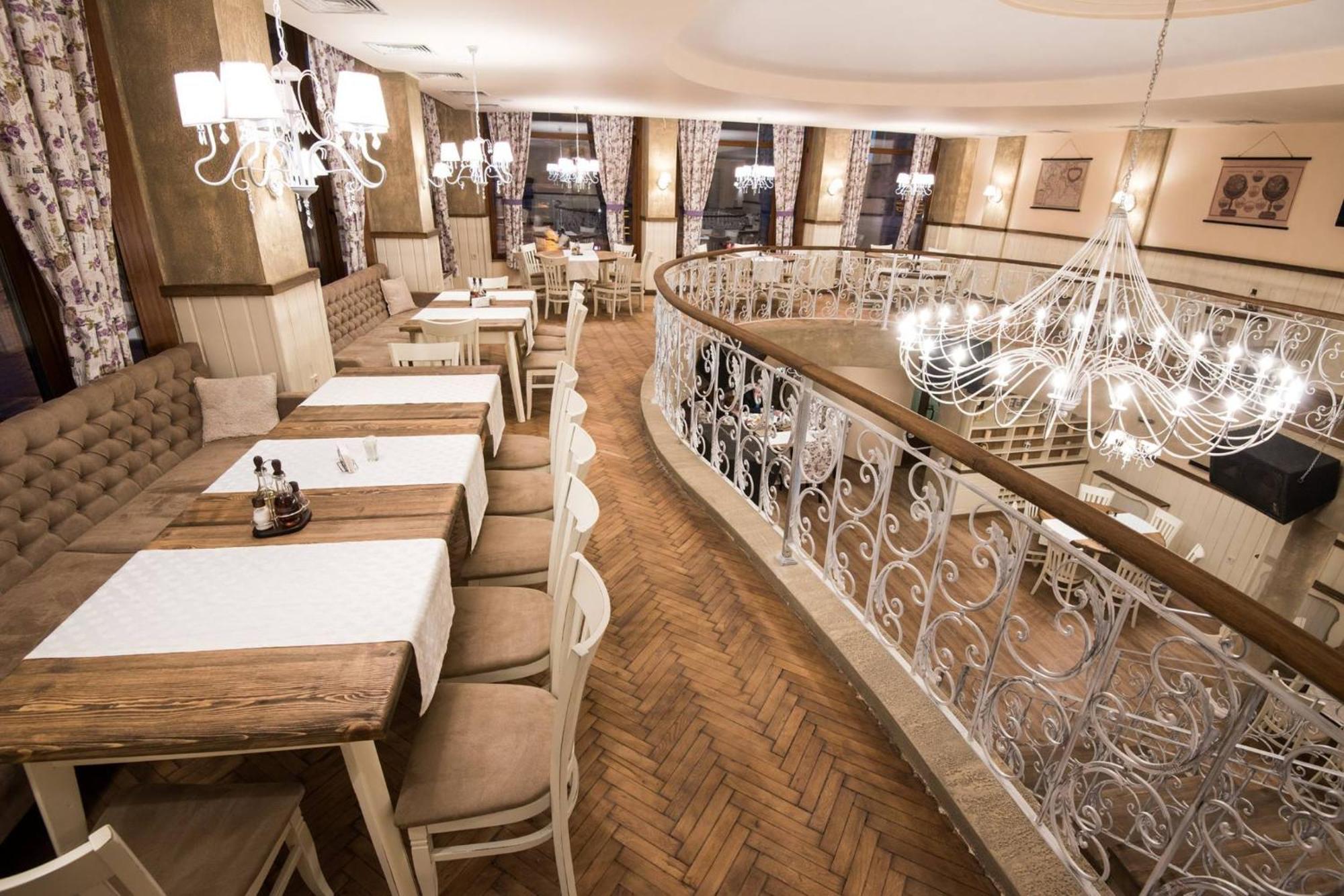 Hotel Victoria Panagyurishte Bagian luar foto